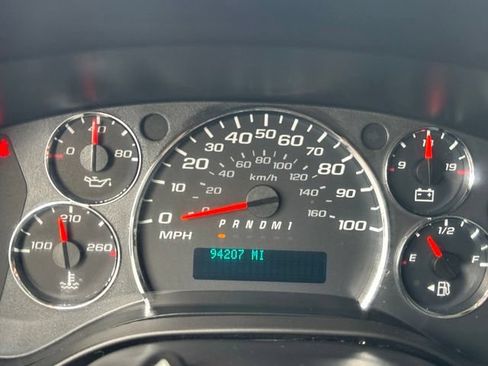 Used 2011 Chevrolet Express 2500 RWD image 18