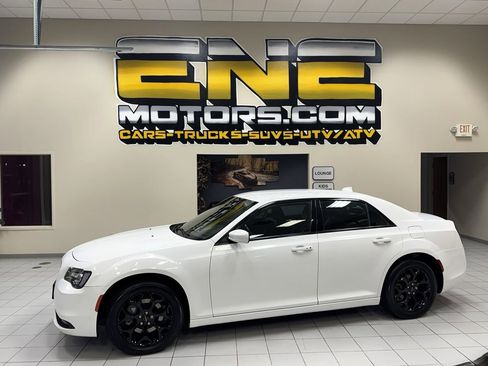 Used 2017 Chrysler 300 S image 6