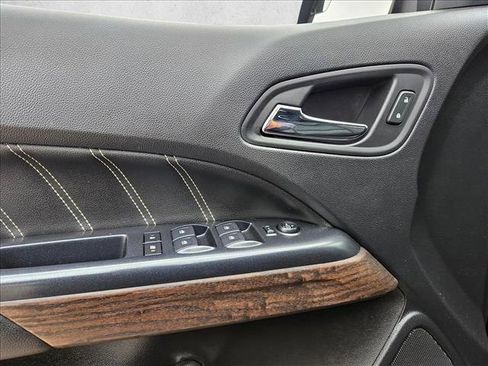 Used 2021 GMC Canyon Denali image 9