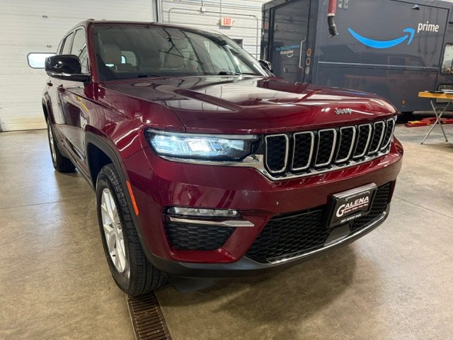 Used 2023 Jeep Grand Cherokee Limited AWD/4WD image 1