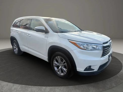 Used 2015 Toyota Highlander XLE FWD image 4