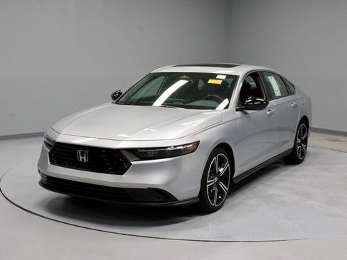 Used 2025 Honda Accord Sport image 6