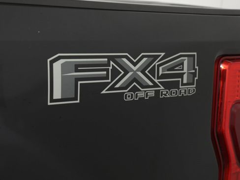 Used 2022 Ford F250 Lariat w/ Black Appearance Package image 5