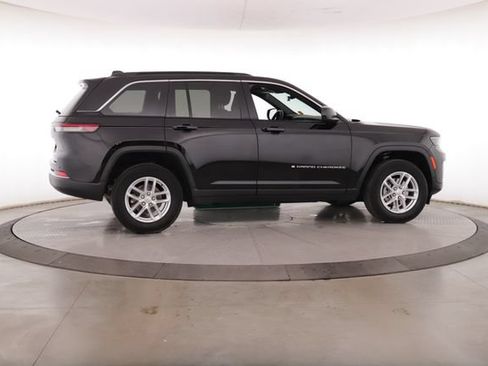 Used 2025 Jeep Grand Cherokee Laredo X AWD/4WD image 6