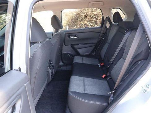 Used 2025 Nissan Rogue SV image 10