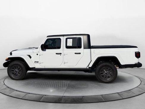 Used 2024 Jeep Gladiator Sport image 6