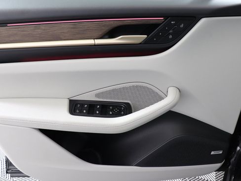 Used 2024 Porsche Macan 4 Electric image 13