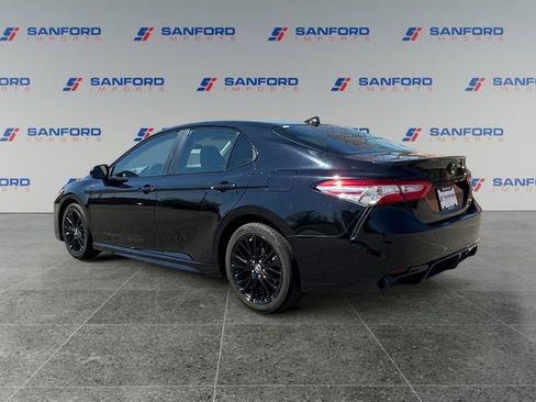 Used 2020 Toyota Camry SE FWD image 3