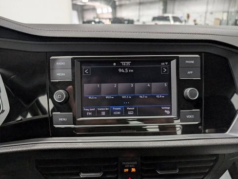 Used 2022 Volkswagen Jetta S image 22