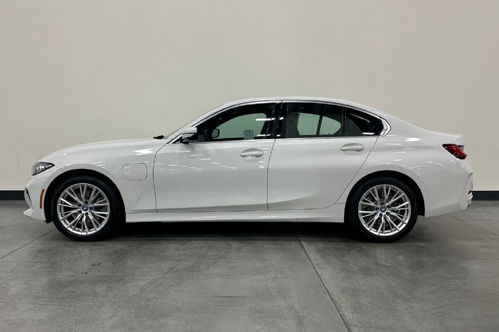 Certified 2024 BMW 330e w/ Convenience Package RWD image 7