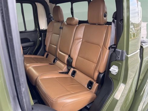 Used 2021 Jeep Gladiator Rubicon image 12