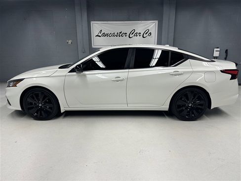 Used 2022 Nissan Altima 2.5 SR w/ Midnight Edition Package FWD image 5