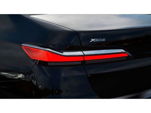 New 2026 BMW 750e xDrive AWD/4WD image 8