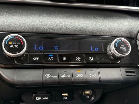 Used 2023 Hyundai Elantra SEL image 15