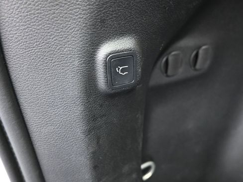 Used 2019 Jeep Cherokee Limited image 39