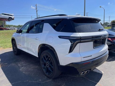 Used 2024 Chevrolet Traverse RS FWD image 4