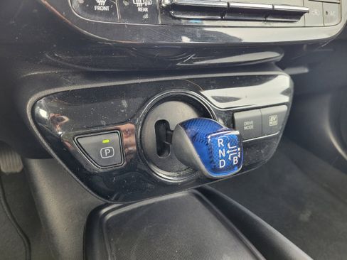 Used 2022 Toyota Prius L Eco image 19