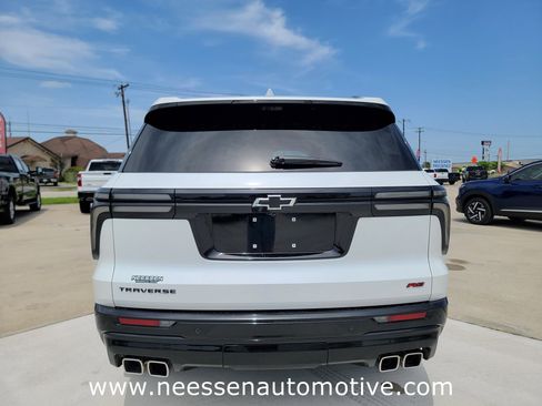 Used 2024 Chevrolet Traverse RS w/ LPO, Floor Liner Package FWD image 6