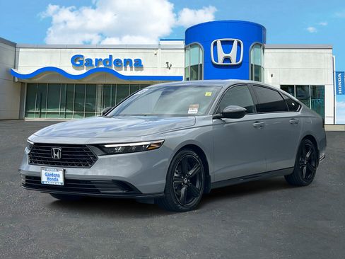 Used 2025 Honda Accord Sport image 3