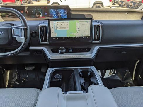 Certified 2025 Ford Expedition Max Platinum image 11