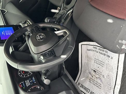 Used 2024 Toyota Corolla SE image 9