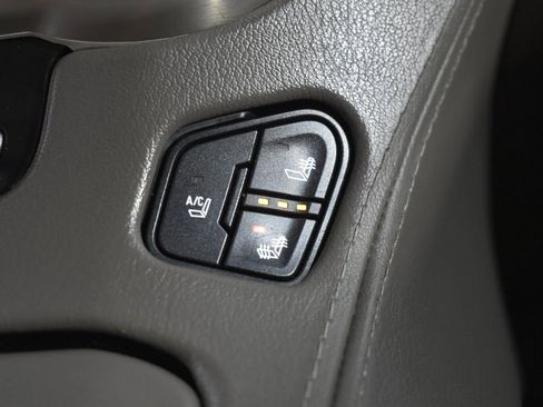 Used 2016 GMC Yukon XL Denali image 28