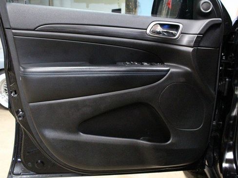 Used 2019 Jeep Grand Cherokee Laredo image 16