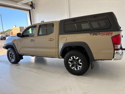 Used 2017 Toyota Tacoma TRD Off-Road w/ Tow Package (A/T) AWD/4WD image 19