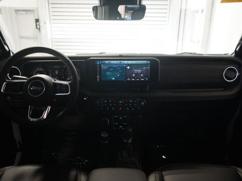 Used 2024 Jeep Wrangler Unlimited Sahara w/ Technology Group AWD/4WD image 14