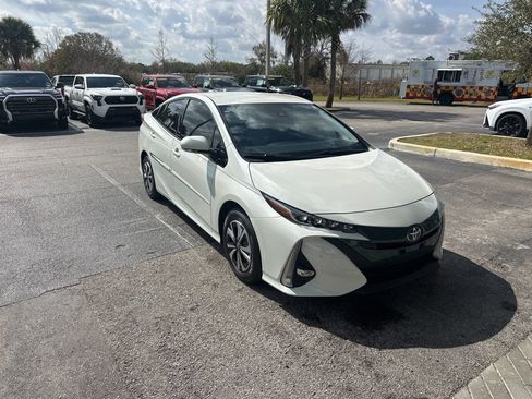 Used 2018 Toyota Prius Prime Advanced image 9