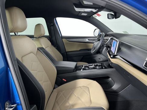 Used 2024 Volkswagen Atlas Cross Sport SE image 33