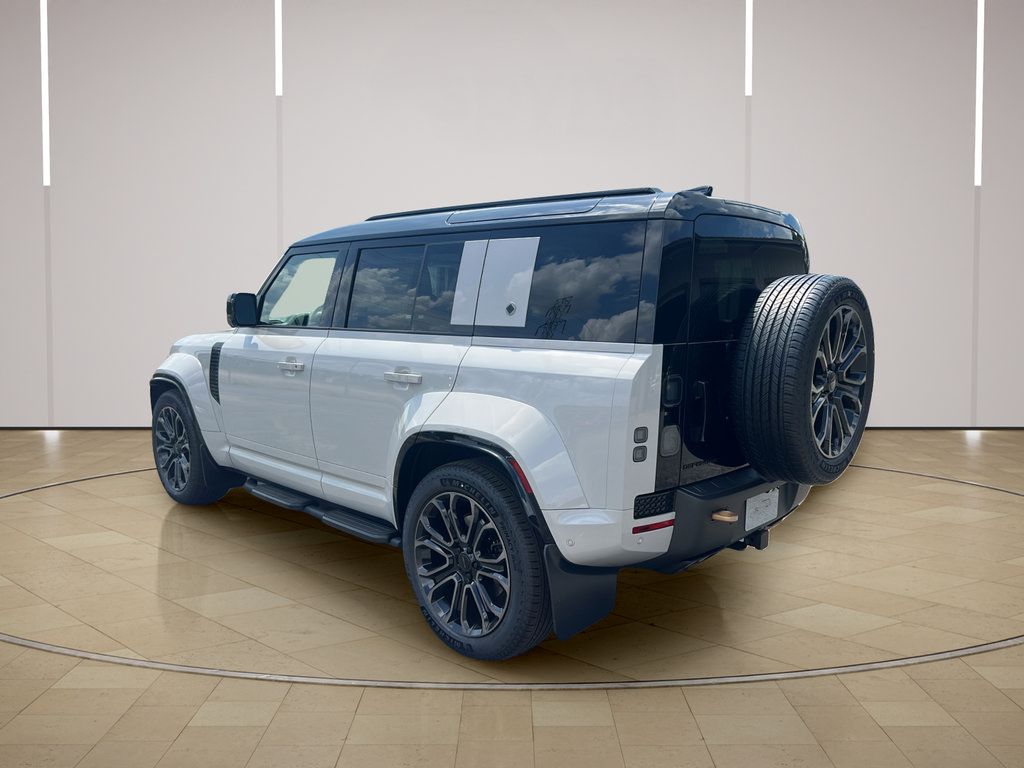 New 2026 Land Rover Defender 110 AWD/4WD image 3