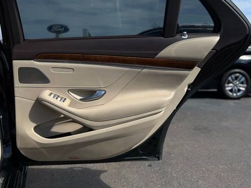 Used 2016 Mercedes-Benz S 550 Sedan image 23