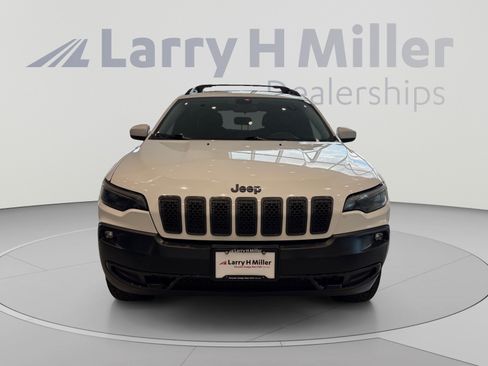 Used 2019 Jeep Cherokee Latitude AWD/4WD image 8