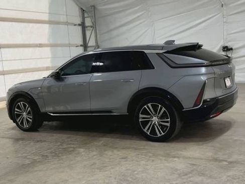Used 2024 Cadillac Lyriq Luxury AWD/4WD image 2