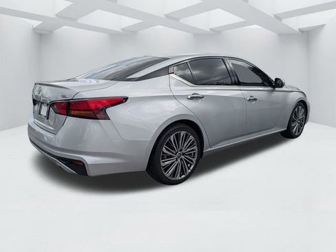 Used 2023 Nissan Altima 2.5 SL FWD image 5