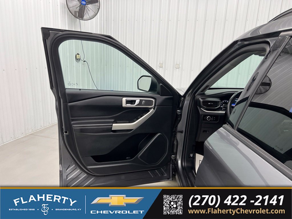 Used 2024 Ford Explorer XLT w/ Equipment Group 202A RWD image 8