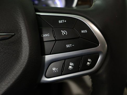 Used 2023 Chrysler Pacifica Limited FWD image 51