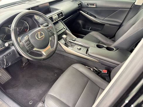 Used 2018 Lexus IS 300 w/ Comfort Package RWD image 4