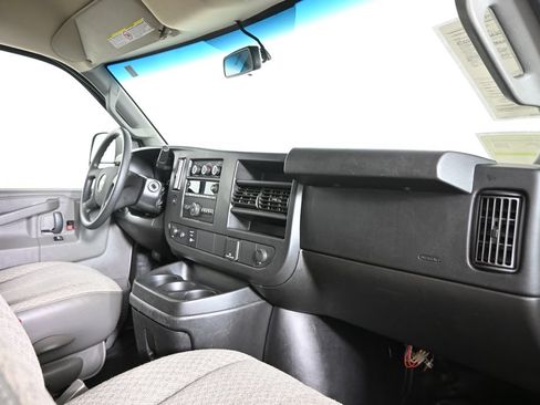 Used 2017 Chevrolet Express 3500 RWD image 14