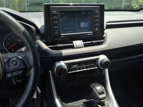 Used 2021 Toyota RAV4 LE w/ Carpet Mat Package (TMS) AWD/4WD image 9