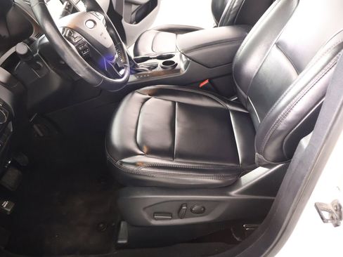 Used 2019 Ford Explorer XLT w/ Equipment Group 202A FWD image 11