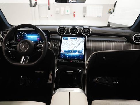 Used 2024 Mercedes-Benz GLC 300 4MATIC image 15