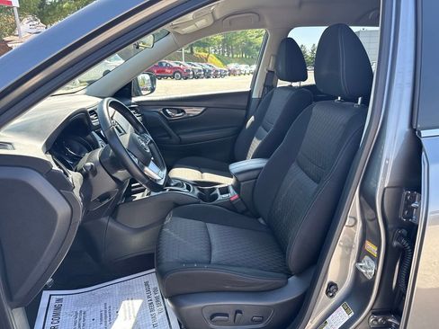 Used 2020 Nissan Rogue SV image 10