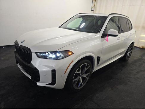 Used 2024 BMW X5 xDrive40i AWD/4WD image 3