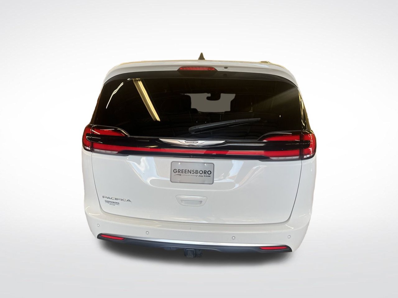 Used 2024 Chrysler Pacifica Pinnacle w/ Trailer Tow Group FWD image 5