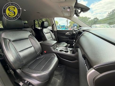 Used 2019 Chevrolet Traverse RS w/ LPO, Floor Liner Package FWD image 18