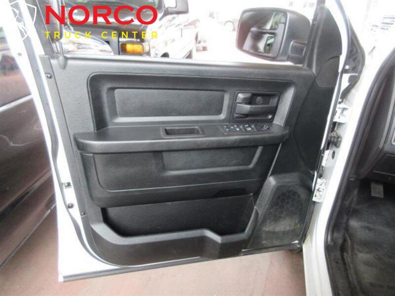 Used 2018 RAM 1500 Tradesman w/ Chrome Appearance Group RWD image 9