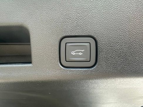 New 2026 Chevrolet Traverse LT w/ Sun and Wheel Package FWD image 31