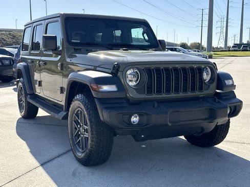 Used 2025 Jeep Wrangler Sport S image 12